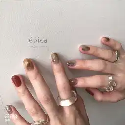 致大地色系质感女生别忘了涂上奶茶色系美甲 致大地色系质感女生别忘了涂上奶茶色系美甲