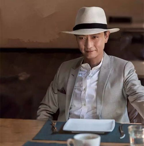  他是20年前击败张国荣的南海十三郎,为救小演员而毁容,如今换肤后竟成了嗜血狂魔