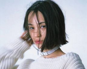  吴亦凡狗带强行抢镜,王丽坤天鹅颈最美