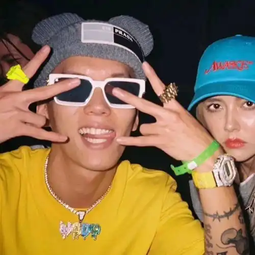 女生头像高质量黑色系花