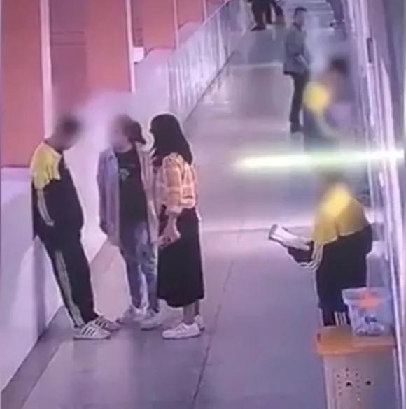  14岁男孩被母亲扇耳光跳楼自杀,痛心后续其母受精神折磨也走了