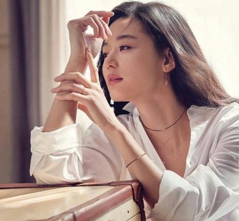  全智贤嫁入豪门的背后付出太多艰辛与努力,若不够强大,满盘皆输
