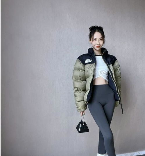  梨形身材可真香短款羽绒服瑜伽裤保暖又好看,释放女人味