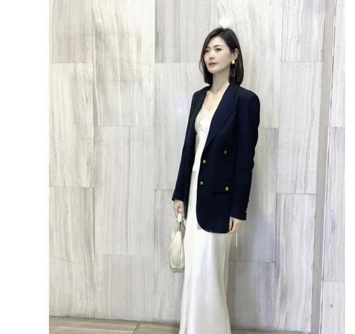  西装裙子针织衫裙子,今春流行的穿搭方式,优雅气质又洋气