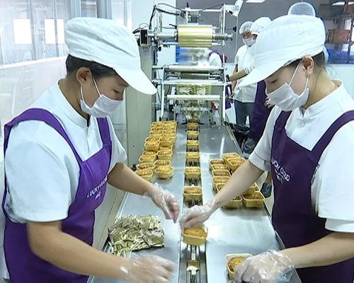  市食品药品监管部门对阳春多家月饼进行安全检查,有5家不符合标准