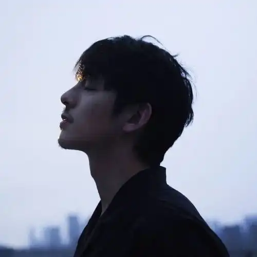 男生伤感头像真人情头