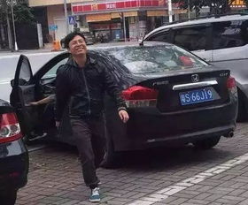  搞笑ps求大神p个砖头在妹子手上,越霸气越好