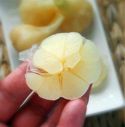  74岁奶奶腌糖蒜不加一滴水,多加一点它,口感酸甜嫩爽