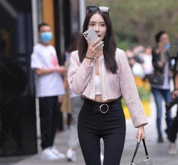  长腿姑娘适合穿瑜伽裤,用心挑选和搭配的女生,颜值过人