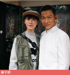  红馆跨年个唱小龙女陈玉莲捧华仔场相隔8年神雕情侣档
