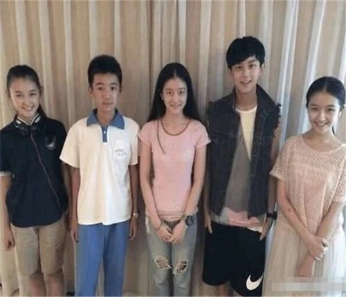  吴磊的4位青梅竹马,3位成国民闺女,最后一位干爹竟是周星驰