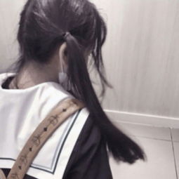  气质长发女生头像高清版