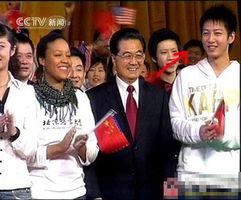  央视实习主播胡悦鑫旧照曝光单身暗恋班花