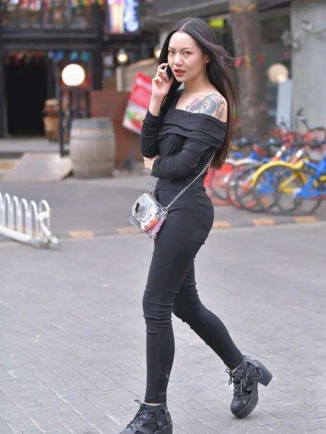  亲民风格的打底裤,轻盈好看又显气质,优雅时尚