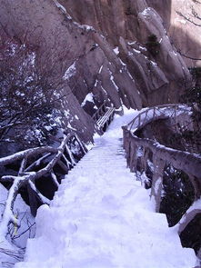  黄山之巅迷人的雪景