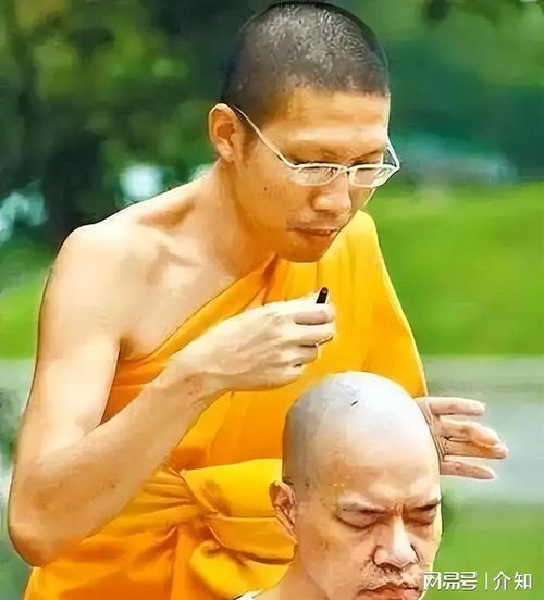  他曾与四大天王齐名,被富婆包养后变痴傻,如今看破红尘当了和尚