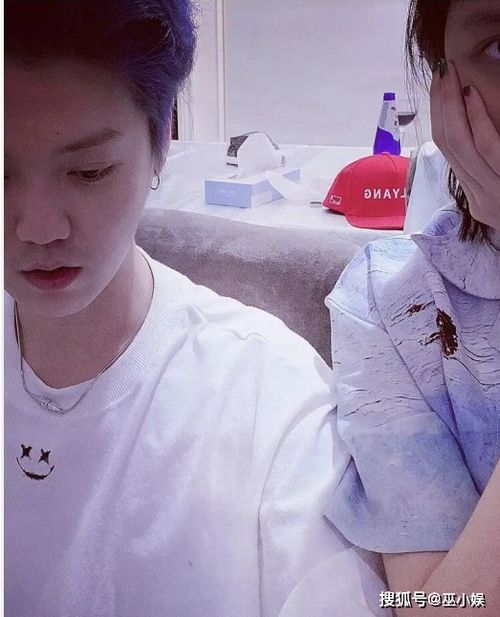  鹿晗与俩美女酒吧玩通宵全程无视关晓彤,网传两人已分手