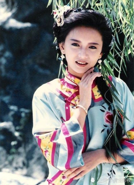  她同时拥有翁美玲的真陈玉莲的冷张曼玉的俏,那得美成啥样