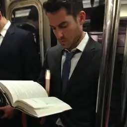  收录了全世界的禁欲系帅哥,这本火爆ins的书,所有女人都想读