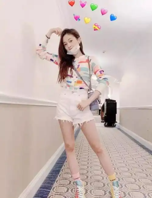 baby录制跑男大晒身材,穿超短热裤亮相,成为节目的看点之一 baby录制跑男大晒身材,穿超短热裤亮相,成为节目的看点之一