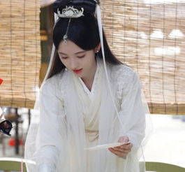  路人拍照之下的鞠婧祎,让人不敢相认,粉丝这是我们的小鞠