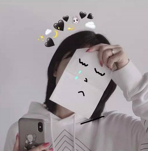  拍照还在比剪刀手最近微丧自拍很流行,可以直接做头像