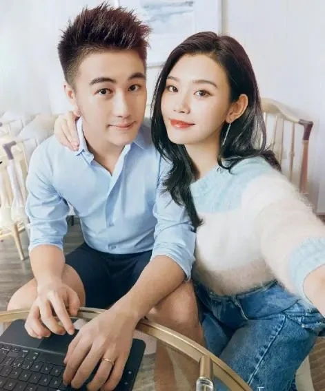 何猷君携奚梦瑶上综艺提赌王父亲暴露四房尴尬