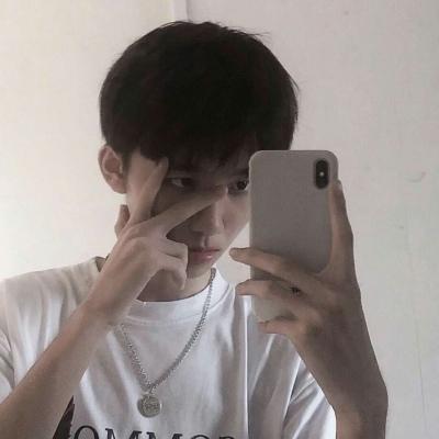  忧伤男生伤感头像,怎么也高兴不起来了