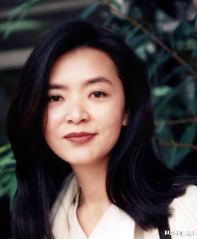  小龙女陈玉莲与周润发纠缠4年,被刘德华暗恋,最后同居女导演
