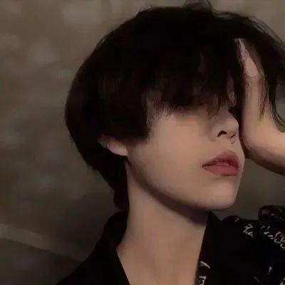 2023最新忧郁惆怅男生头像
