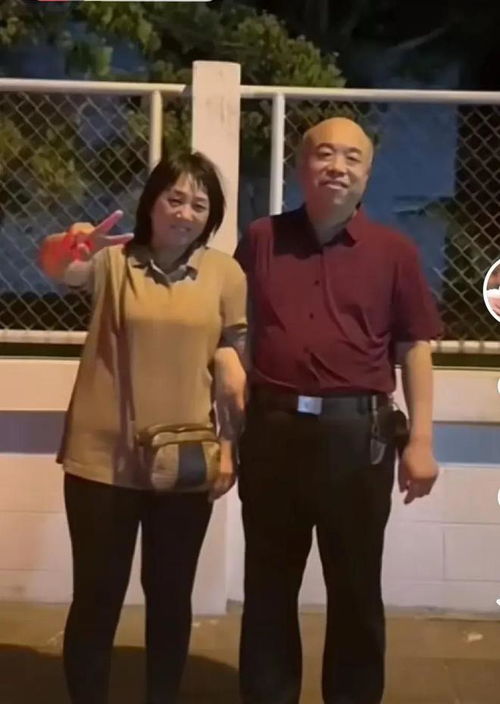  解清帅直播业绩惊人,大妹喊解爸为峰哥,大哥大嫂异国撒狗粮