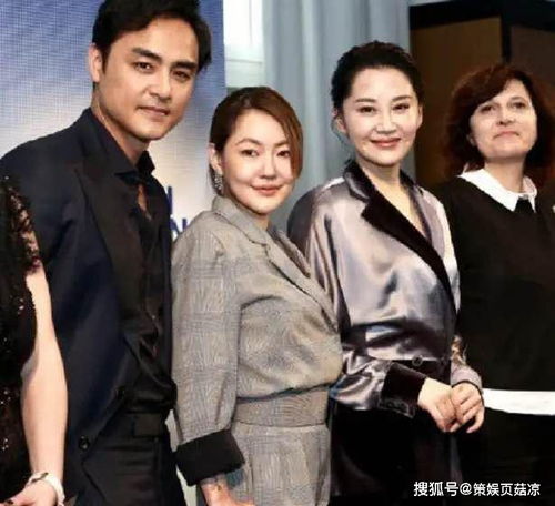  小s与许晴罕见同框,皱纹明显满脸疲倦,为老公忍辱负重很多年