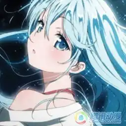  冰蓝色长发的二次元女孩