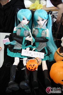  请帮这两个手办和初音bjd娃娃估一下价好吗急