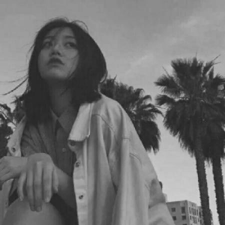  颓废一点的女生黑白头像,一场最美好的回忆