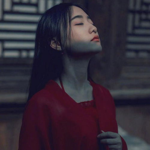  抖音里的句子你是那些年月里最烈的酒,我是真的认真醉过