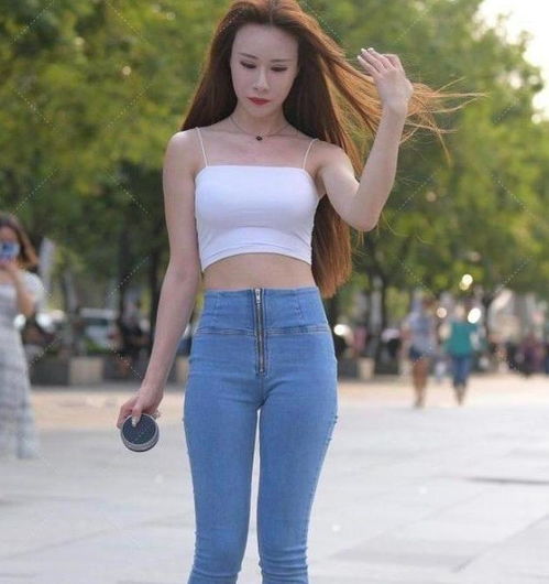  舒适服帖的瑜伽裤穿搭简约不失潮流感,展现女人的娇美,青春靓丽