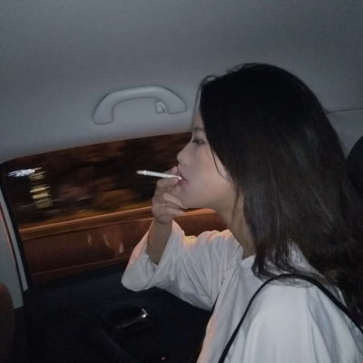  超霸气吸烟女头