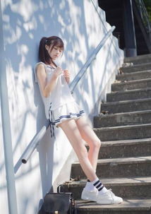  她有比a4纸还窄的腰部,被称为a4腰女神