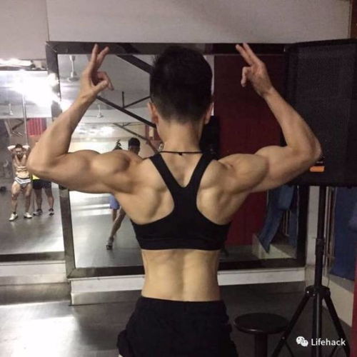  中国最帅女教练爆红网络,身材碾压肌肉男