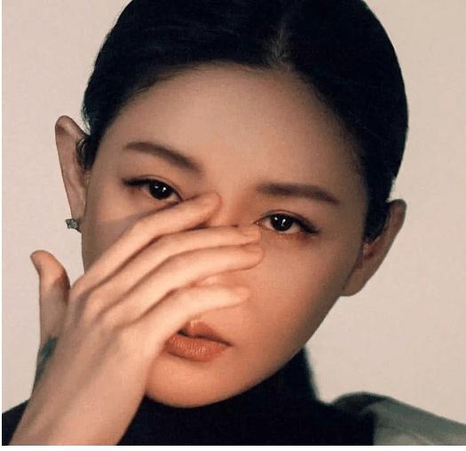  4位身体有缺陷的女星,刘亦菲一笑就露馅,杨幂的最无奈,网友硬伤