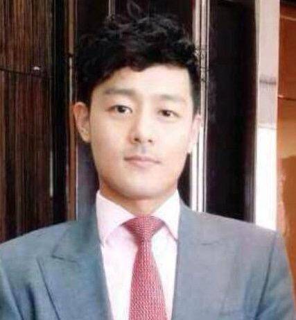  全智贤丈夫继承百亿财产,变身总裁好神气,被曝曾对妻子控制欲强