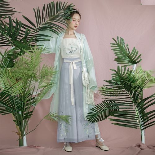  夏季穿汉服总是闷热不透气试试这样混搭,既清凉又仙气十足