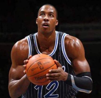  普通人能打nba吗看了这些照片你就能明白,姚明把犀牛变大狗