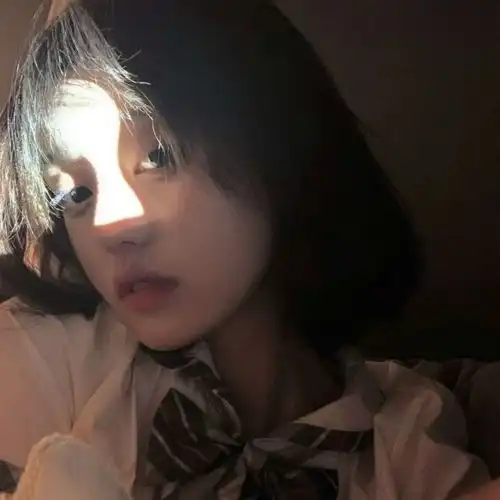  ins女生头像留过长发爱过烂人红过眼睛看透爱情