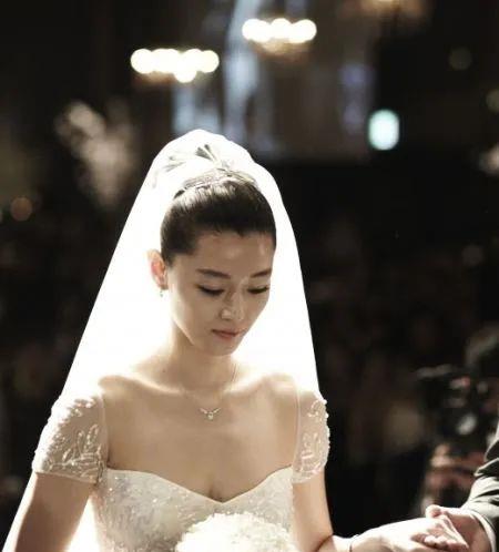  被离婚4个月后,全智贤她强势回归