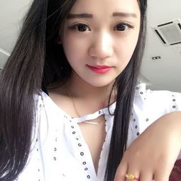  视频美女秀场美女小虎牙俏皮美丽