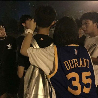  情侣头像一男一女分开两张背影姐的销魂你不配拥有