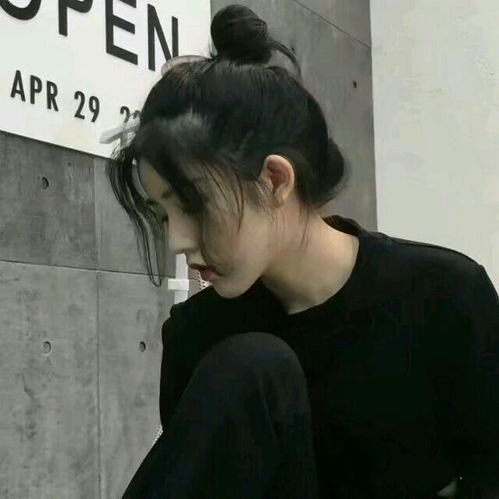  有哪些丧丧的看起来有些高冷的女生头像呀