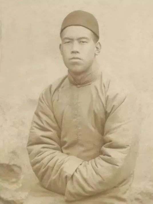  曾经我是费县人,现归入了城市化的兰山,我依依不舍,回眼望,己是泪眼涟涟